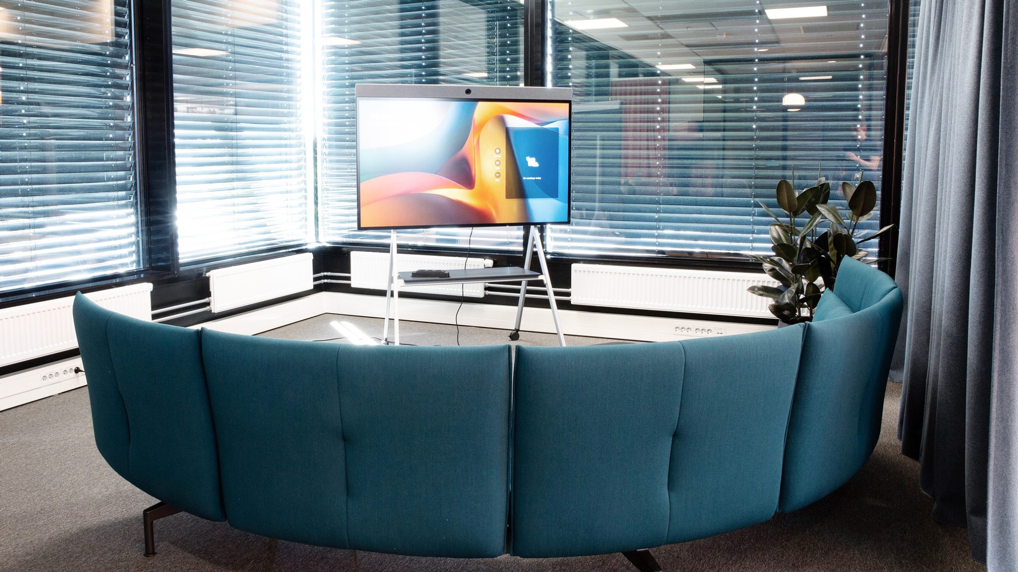 Choosing the Best Microphone for a Large Conference Room