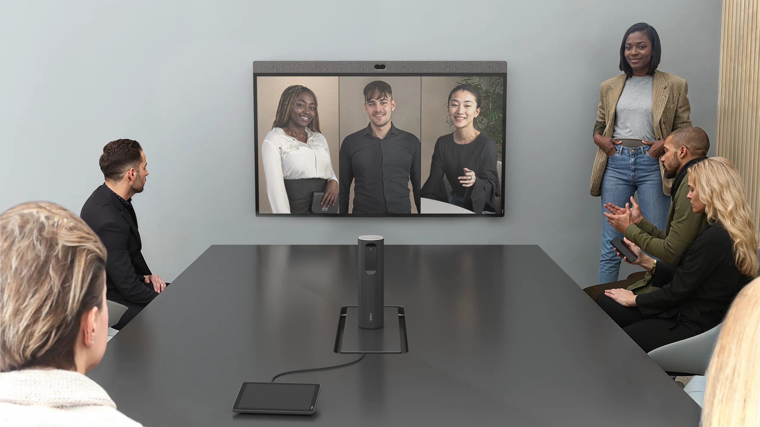 Videoconfrence Video Conferencing Screens: How to Choose the Right One in 2026